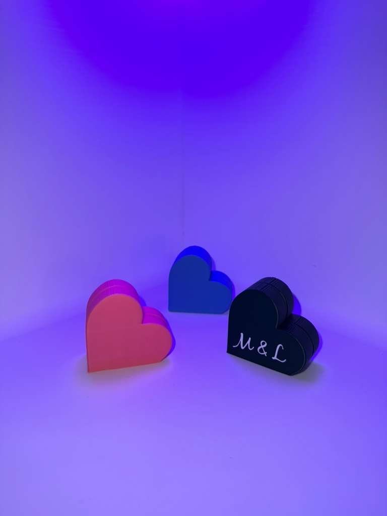 Magnetic Heart Shaped Photo Holder - Cute and Functional Decor